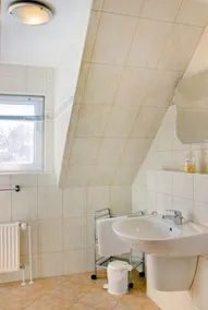 Beachfront vacation home in Prerow, sleeps 5, pets allowed, parking, Wi-Fi - Image 2