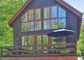 Luxury lodge residing at the top of the wooded valley. - Image 4