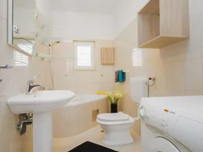 Exquisite Villa with Private Hot Tub in Grebaštica - Image 4
