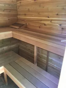 Cottage with hot tub and sauna - Image 4