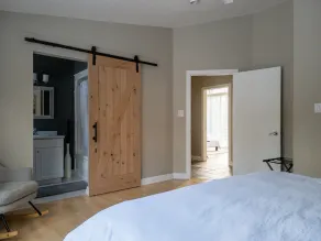 Large Modern/Rustic Cottage-Walk to Private Beach - Image 3