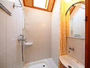 Holiday home with Pool and Internet - Image 2