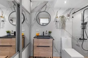 Urban Bliss Flat | Stylish 1-Bed in Best Location - Image 3