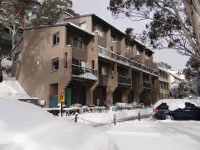 Three Story Apartment - Warrina 7 - Image 3