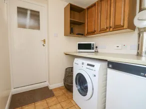 CHARLESWORTH, pet friendly, with a garden in Braunton - Image 2