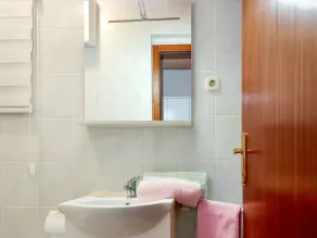 Cosy apartment for 6 guests with WIFI, A/C, TV, terrace and pets allowed - Image 3