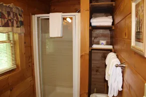West Virginian 2 Bedroom Cabin - Image 3