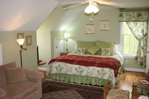 Caccia Box-Antique Cottage Filled in Lowelands Farm-Middleburg - Image 4