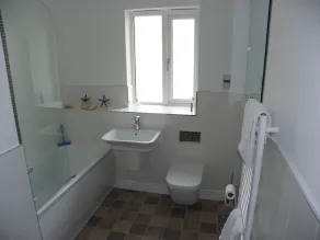 APPARTEMENT MODERNE PRISTINE, ACCÈS PRIVÉ À LA PLAGE, VUE IMPRENABLE SUR LA MER - Image 5