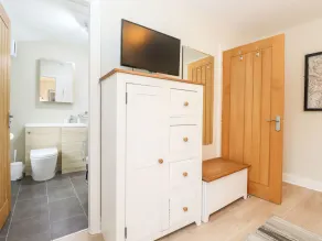 TIMLEY KNOTT, pet friendly, character holiday cottage in Coniston - Image 4