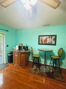 Private room centrally located in Melbourne - Image 5