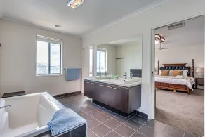 StayAU 5BR Idyllic Lakefront Escape Point Cook - Image 2