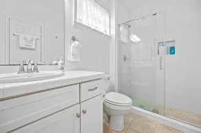 Beautiful East Beach Cottage with Pool - Image 3