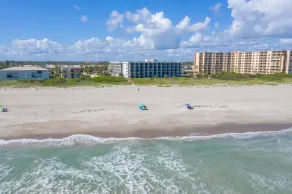 Family-Friendly Beachside Stay: Ground-Floor Patio Walk-Out, Heated Pool & Spa-like Hot Tub 🌴 - Image 3
