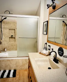 Walk to Journeyman & Downtown Three Oaks! 5 Star Hosts Fireplace, Yard, Sleeps 8 - Image 5