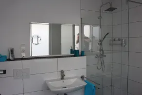 AusZeit guest apartment with terrace near the airport - Image 2