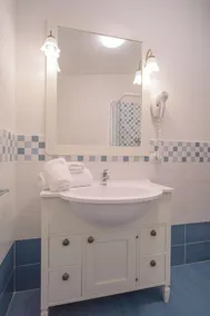 Hotel with swimming pool in Costa Serena just 700 mt from the sea - Image 2