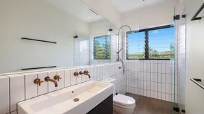 Family Beach House Sleeps 18, Dramatic Beach and Ocean Views over Copacabana. - Image 3