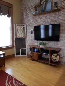 Downtown Chatfield-Lovely 2nd Fl  Loft, 2 Bdrm/1 bath, w/Private Deck & Hot Tub - Image 2