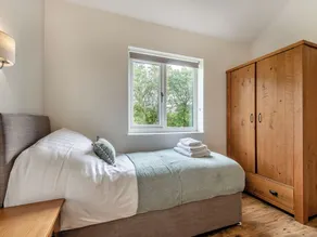 A beautiful lodge in tranquil surroundings with a hot tub - perfect. - Image 4