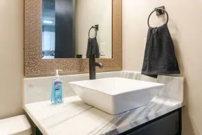 Beautiful, Comfy & Convenient Condo! - Image 5