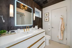 Luxe Single Family Home + Private Skyline Rooftop! Sleeps 10 - Image 4