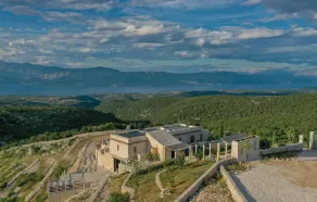 Villa Dol Hills Estate - Image 4