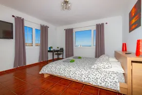 Nuova casa di lusso con grande piscina privata riscaldata con acqua salata biologica - Image 5