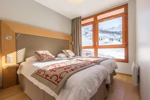 Ski-in/ski-out & foot of the slopes, 3rd floor, view ski slopes, fitness, swimming pool, sauna - Image 4
