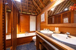 Balinese style wooden house just steps from the beach - Image 2