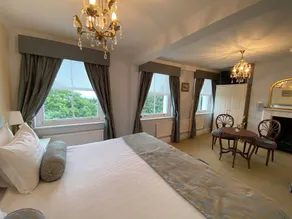 Pier View Self Catering Luxury Apartments - Image 4