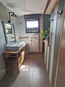 Peaceful wooden house in a green setting 10 minutes from the beach! - Image 4
