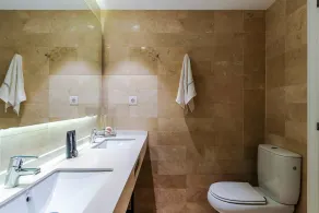 Luxury in the best location - Image 5