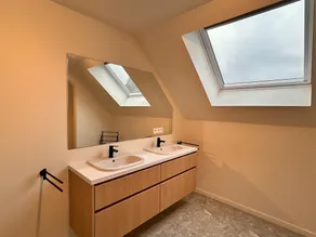 Spacious 3-Floor Holiday Home for 8 Guests - Image 5