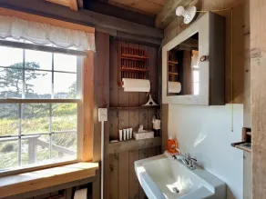 Little Harbor - Crashing surf, sunrise views from this perfect Maine getaway. - Image 5
