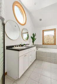 NEW! Gorgeous spacious family escape with Pool & Mountain views - Image 3