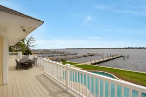 Waterfront Vacation Dream Home - Image 3