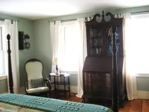 Beautifully renovated antique farmhouse on pristine lake. - Image 3