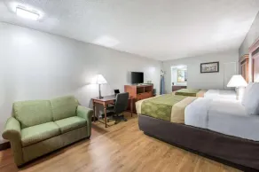 Econo Lodge - Image 5
