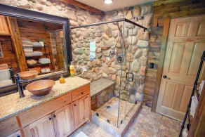 Cozy Stone Cottage overlooking Smith Lake - Image 4