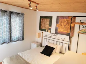 Small apartment by the sea in a fishing village - Image 4