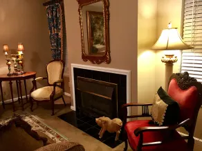 Exquisite 2BR Luxury Suite  Prime Greenville Location - Image 3