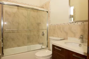 Kingston Modern Duplex Apartment - Image 4