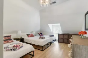 Stunning Luxury@Lakehouse Mansion w Pool&Spa10min from airport 20min dwntwn - Image 3