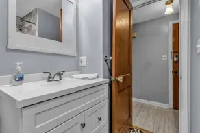 Gorgeous 2 Queen Bedroom Apartment in North Buffalo with 70 inch TV - Image 3