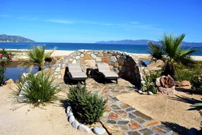 Private Beach house oasis.  Walk on waterfront. Kiting paradise at your door. - Image 4