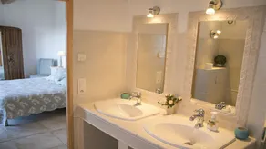 Apartment with Heated Pool and Panoramic View - Image 3