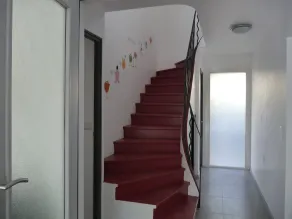 Uafhængige villa med have og swimmingpool område nær downtown - Image 2
