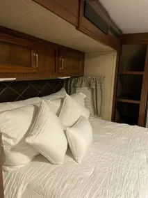 RV in foothills located near stores. Smoking area with fire pit provided. - Image 3