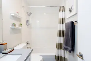 Stylish 2 Bedroom Camelback - Image 3